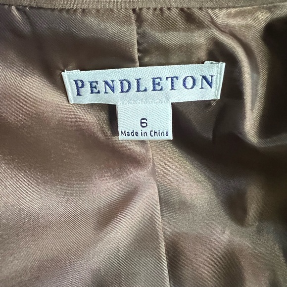 Brown, silk, Pendleton blazer size 6 - Picture 4 of 5